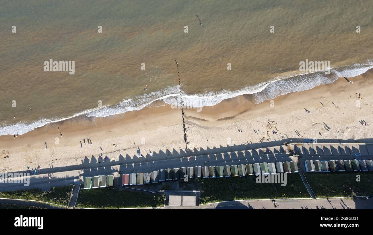 Vista aerea degli uccelli della spiaggia di Southwold Suffolk Inghilterra soleggiato giorno Foto Stock