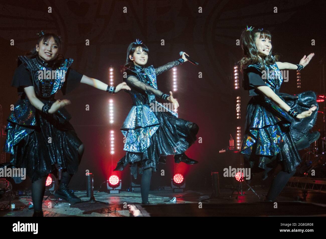 La band giapponese di kawaii metal BabyMetal vive in concerto alla Brixton Academy di Londra Foto Stock