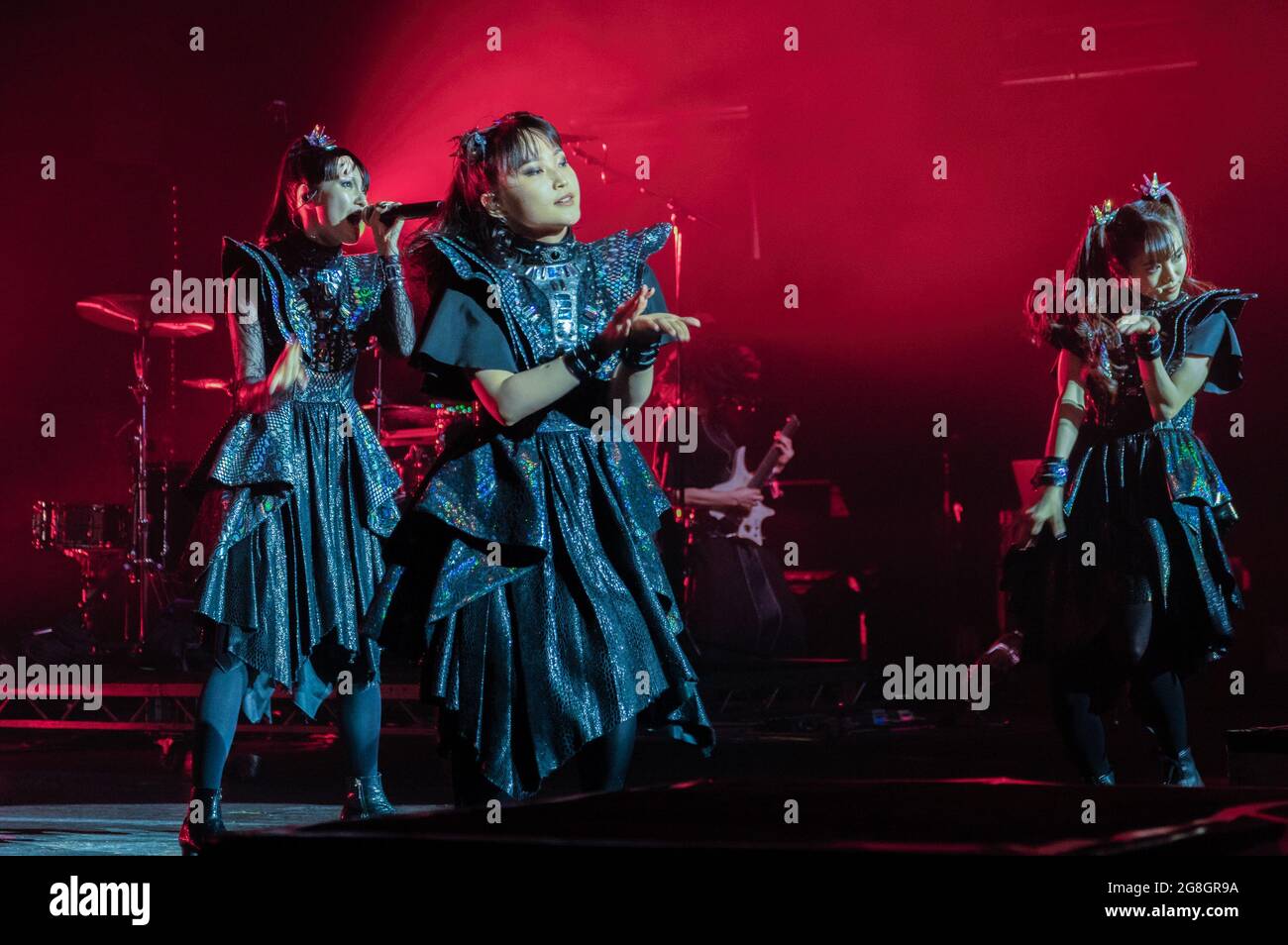 La band giapponese di kawaii metal BabyMetal vive in concerto alla Brixton Academy di Londra Foto Stock