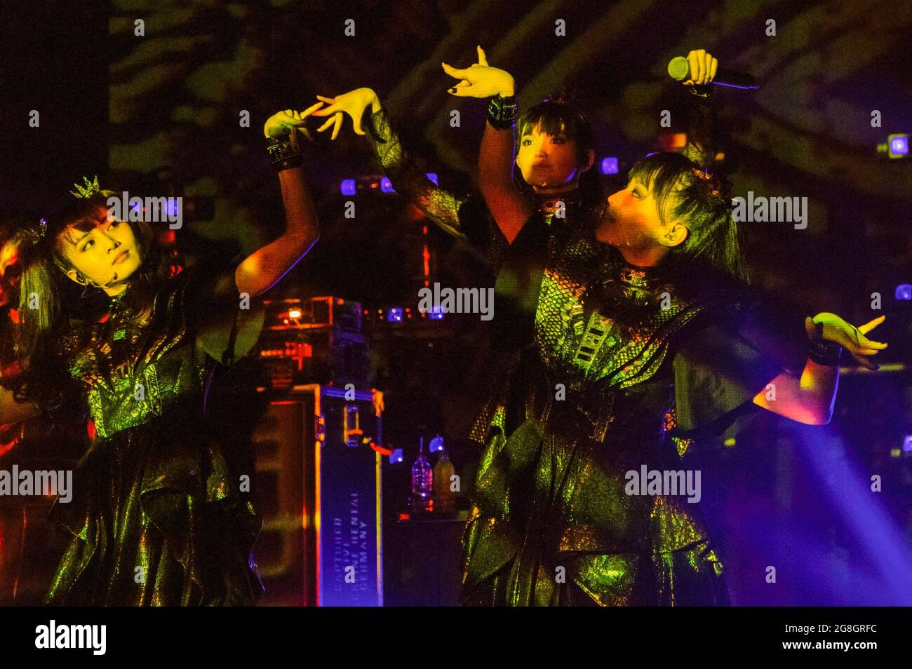 La band giapponese di kawaii metal BabyMetal vive in concerto alla Brixton Academy di Londra Foto Stock