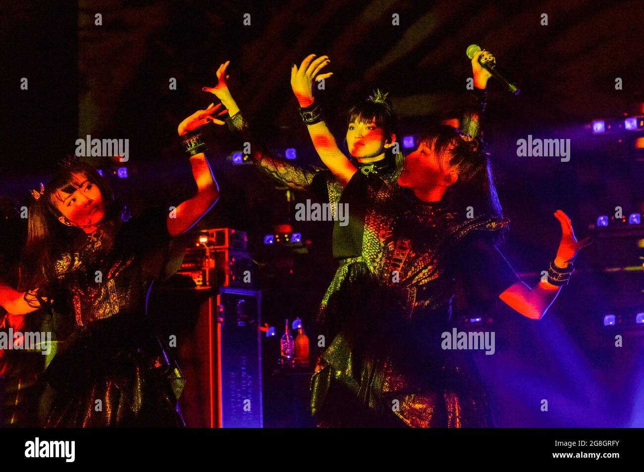 La band giapponese di kawaii metal BabyMetal vive in concerto alla Brixton Academy di Londra Foto Stock