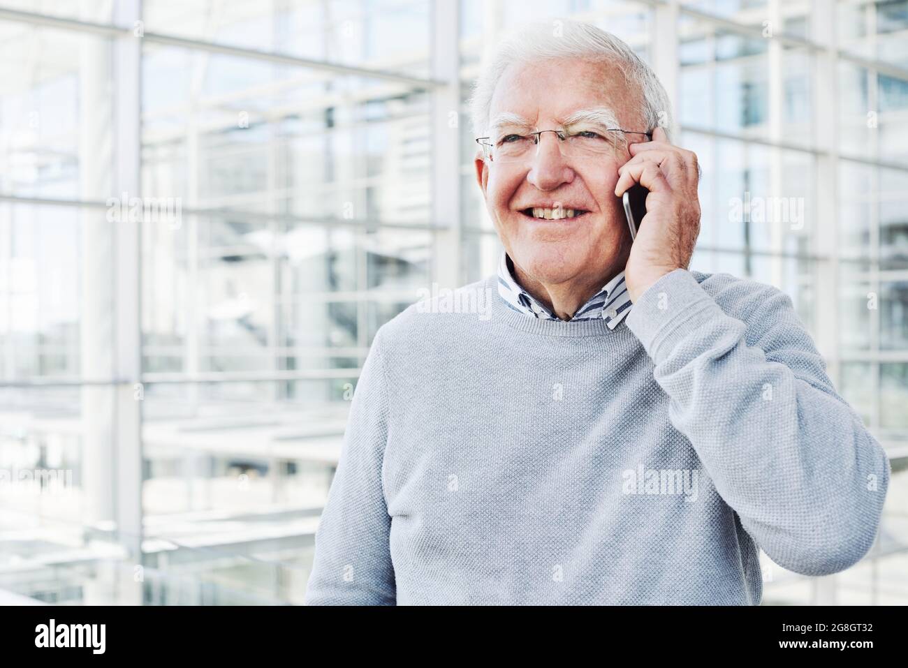 È sempre disposto a condividere la sua esperienza con gli altri Foto Stock