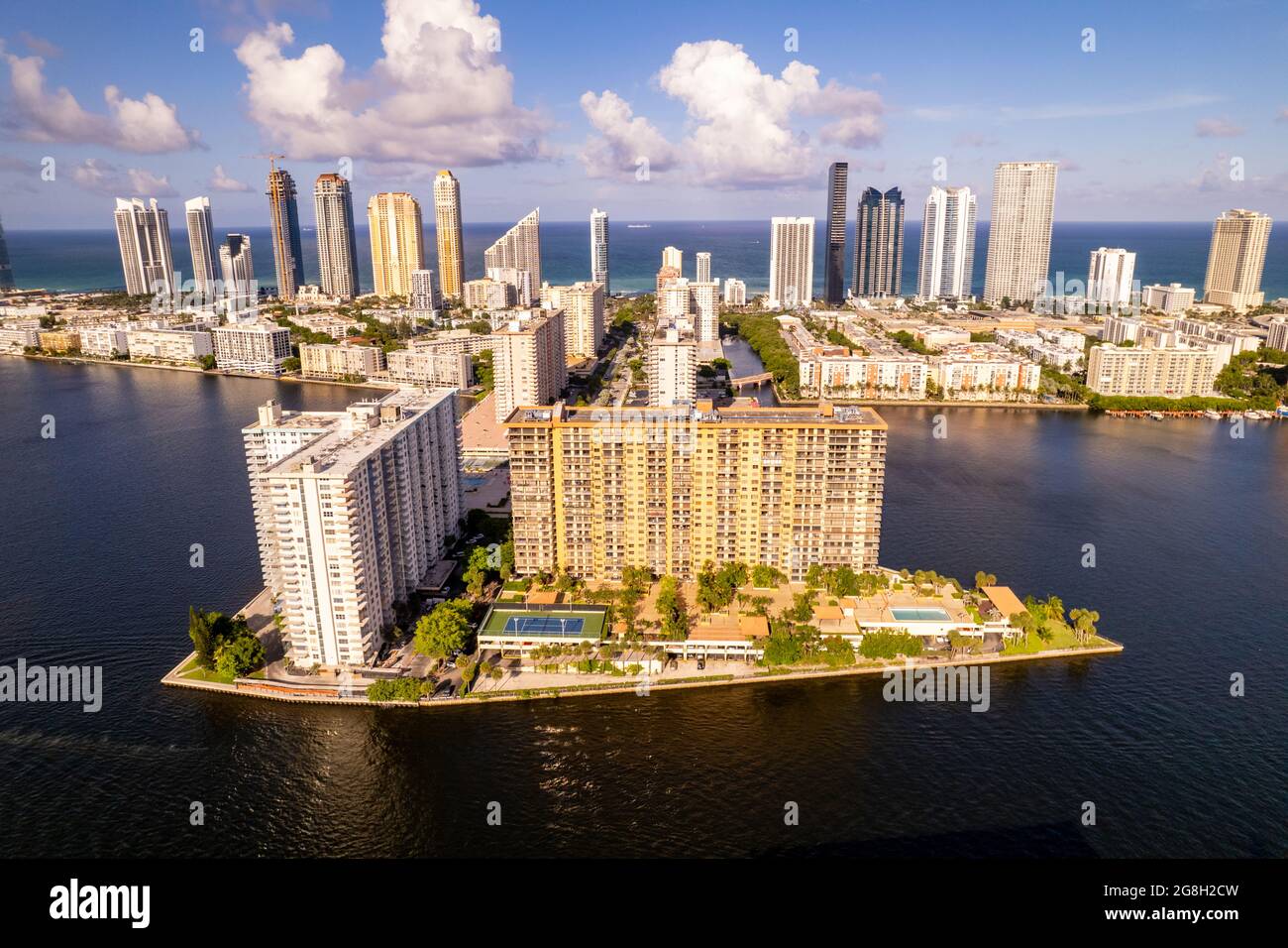 Nuovi e vecchi edifici condominiali Miami Sunny Isles Beach FL Foto Stock