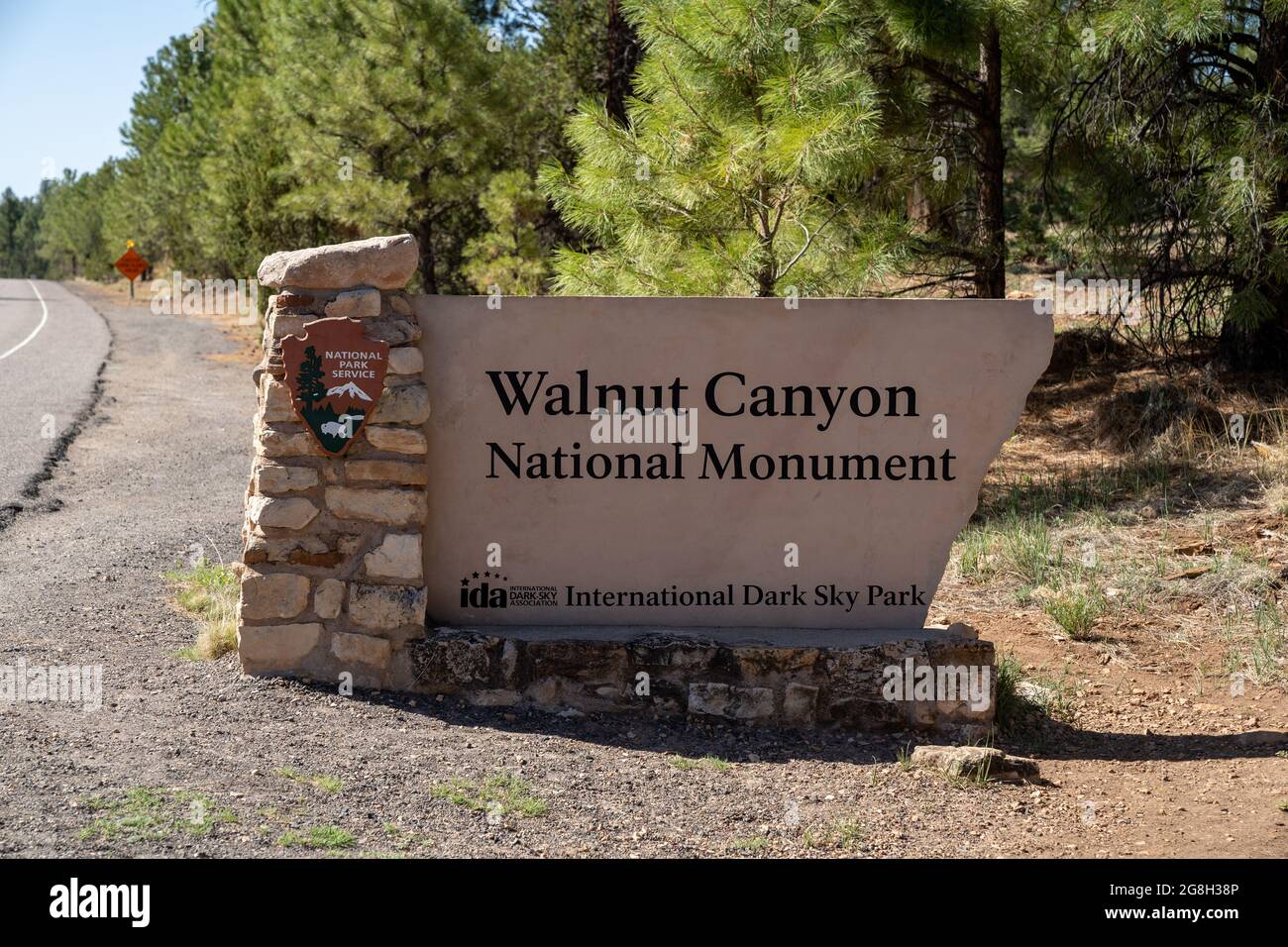 Arizona, USA - 11 maggio 2021: Cartello per il Walnut Canyon National Monument, un International Dark Sky Park Foto Stock