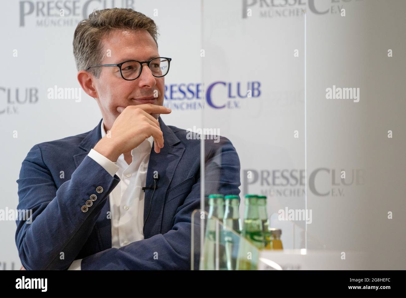 CSU-Generalsekretär Markus Blume stellt sich am 19.07.2021 in München den Fragen der im Presseclub anwesenden Jornalist*innen. (Foto di Alexander Pohl/Sipa USA) Credit: Sipa USA/Alamy Live News Foto Stock