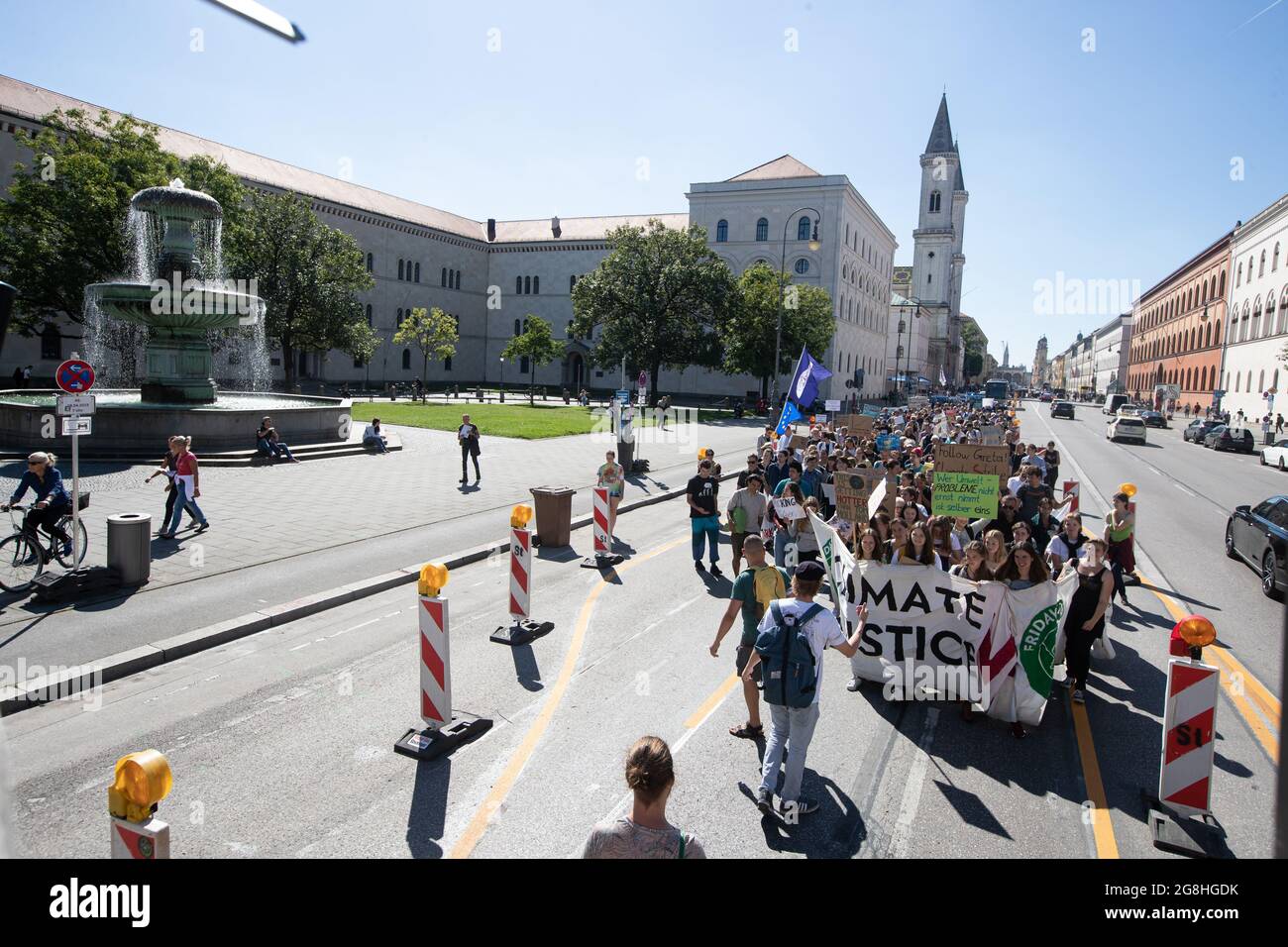 Am 13. Settembre 2019 haben einige Hundert junge Menschen für eine bessere Klimapolitik demonstriert. Sie riefen auch zum globalen Klimastreik in einer Woche auf. (Foto di Alexander Pohl/Sipa USA) Credit: Sipa USA/Alamy Live News Foto Stock