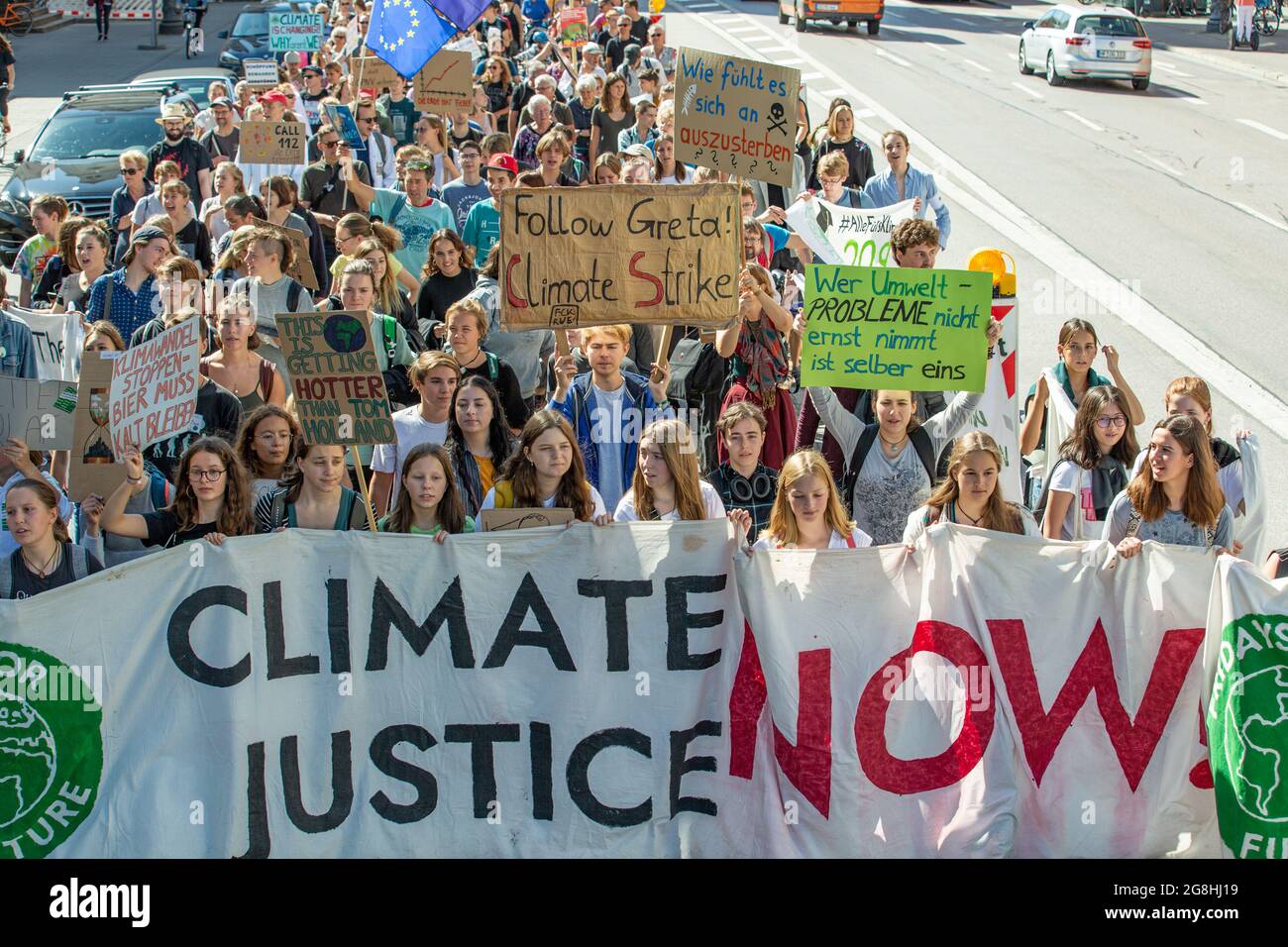 Am 13. Settembre 2019 haben einige Hundert junge Menschen für eine bessere Klimapolitik demonstriert. Sie riefen auch zum globalen Klimastreik in einer Woche auf. (Foto di Alexander Pohl/Sipa USA) Credit: Sipa USA/Alamy Live News Foto Stock