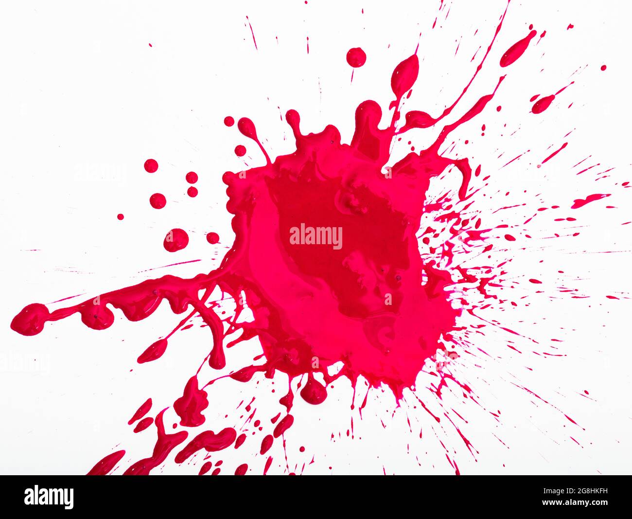 Macchie di inchiostro rosso su sfondo bianco Foto stock - Alamy