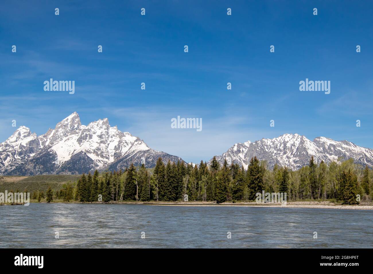 Grand Tetons dal fiume Snake nel Grand Teton National Park, Wyoming, Stati Uniti, orizzontale Foto Stock