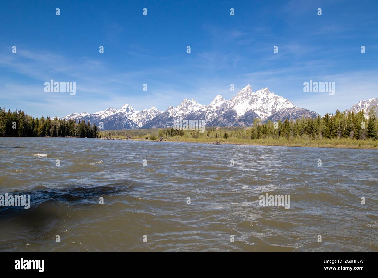 Grand Tetons dal fiume Snake nel Grand Teton National Park, Wyoming, Stati Uniti, orizzontale Foto Stock