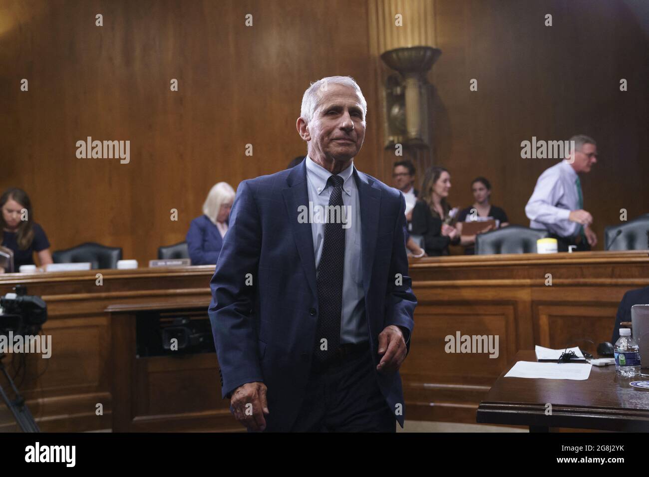 L'esperto di malattie infettive superiore Dott. Anthony Fauci conclude la sua testimonianza davanti al Comitato di Salute, Educazione, lavoro e Pensioni del Senato circa lo status di COVID-19, su Capitol Hill a Washington, DC, USA, Martedì, Luglio 20, 2021. I casi di COVID-19 sono triplicati nelle ultime tre settimane, e le ospedalizzazioni e i decessi sono in aumento tra le persone non vaccinate. Foto di J. Scott Applewhite/Pool/ABACAPRESS.COM Foto Stock