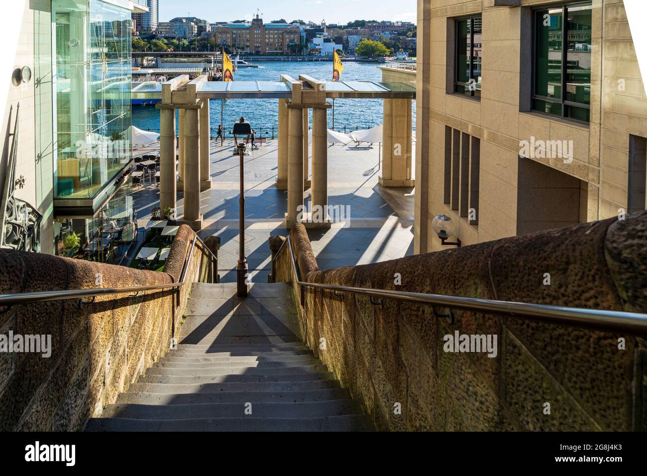 Vista giù le scale coloniali per Circular Quay, Sydney Australia Foto Stock