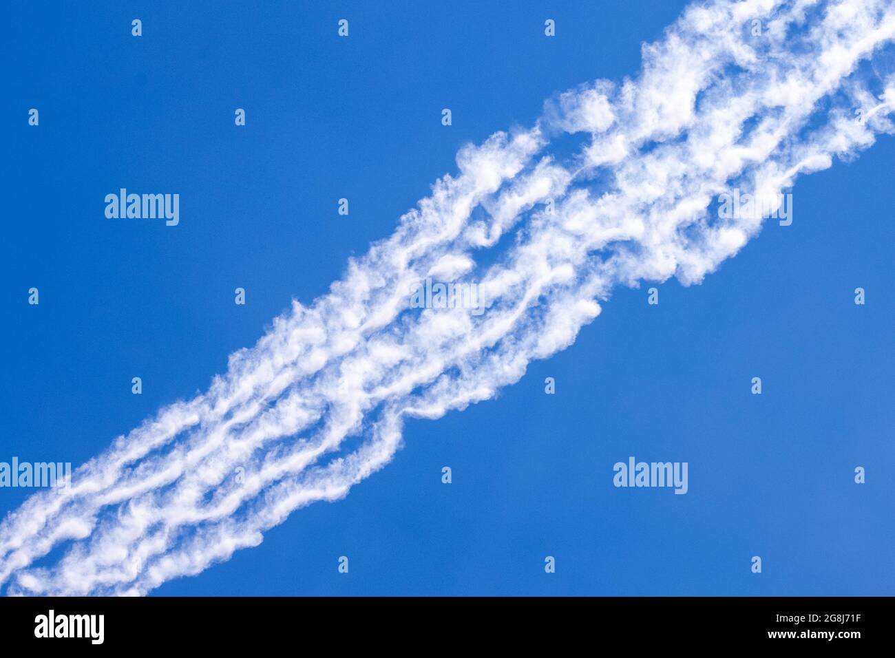 Tokyo, Giappone. 21 luglio 2021. Giappone Air Force Blue Impulse volo sul centro di Tokyo per la preparazione delle prestazioni olimpiche. Credit: SOPA Images Limited/Alamy Live News Foto Stock