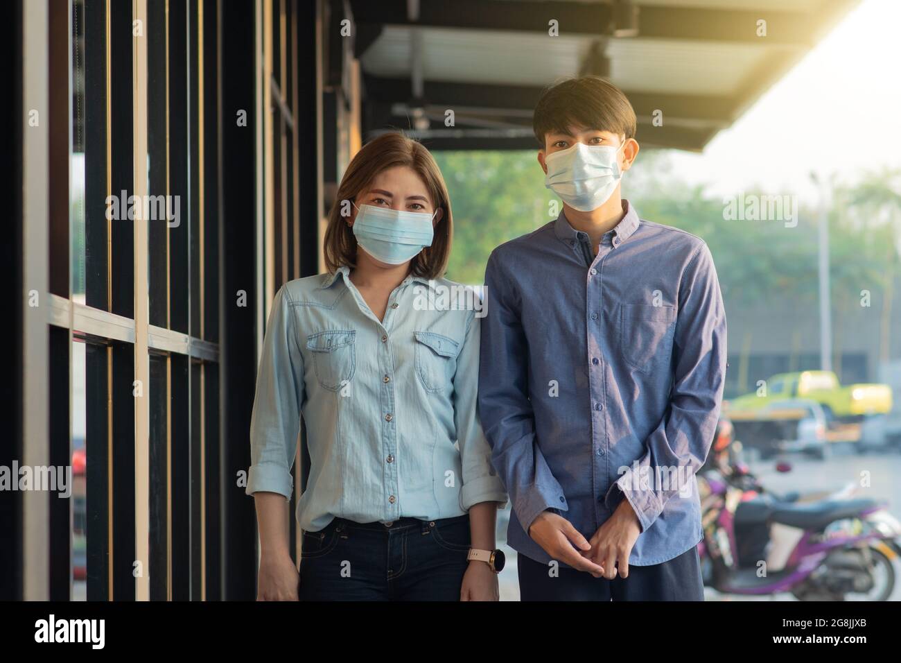 Le persone asiatiche indossare maschera medica all'aperto proteggere Covid19 coronavirus, COVID-DELTA, COVID-ALFA Foto Stock