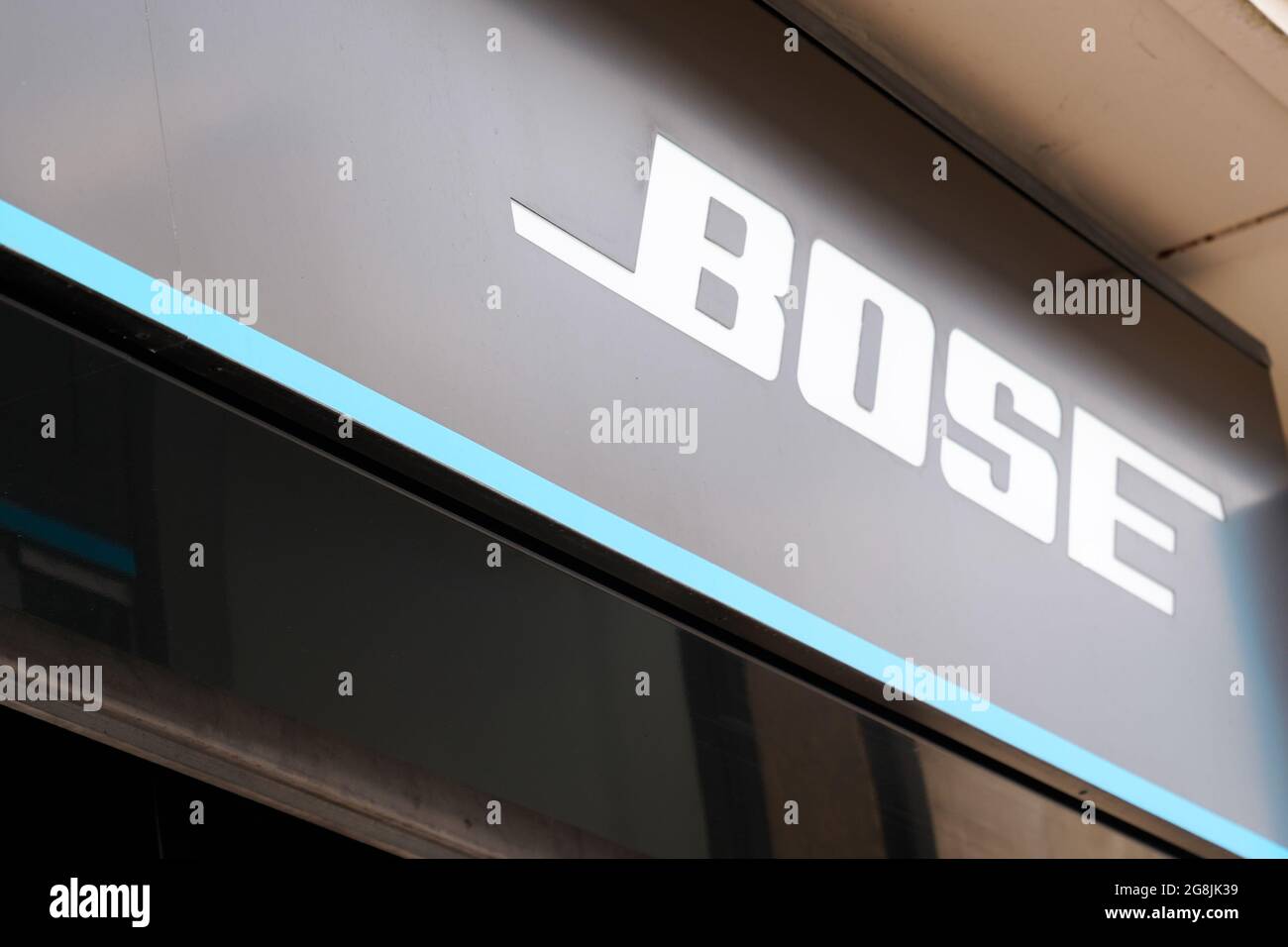 Bordeaux , Aquitaine Francia - 12 28 2020 : marchio e logo Bose di cuffie store american Facade Foto Stock