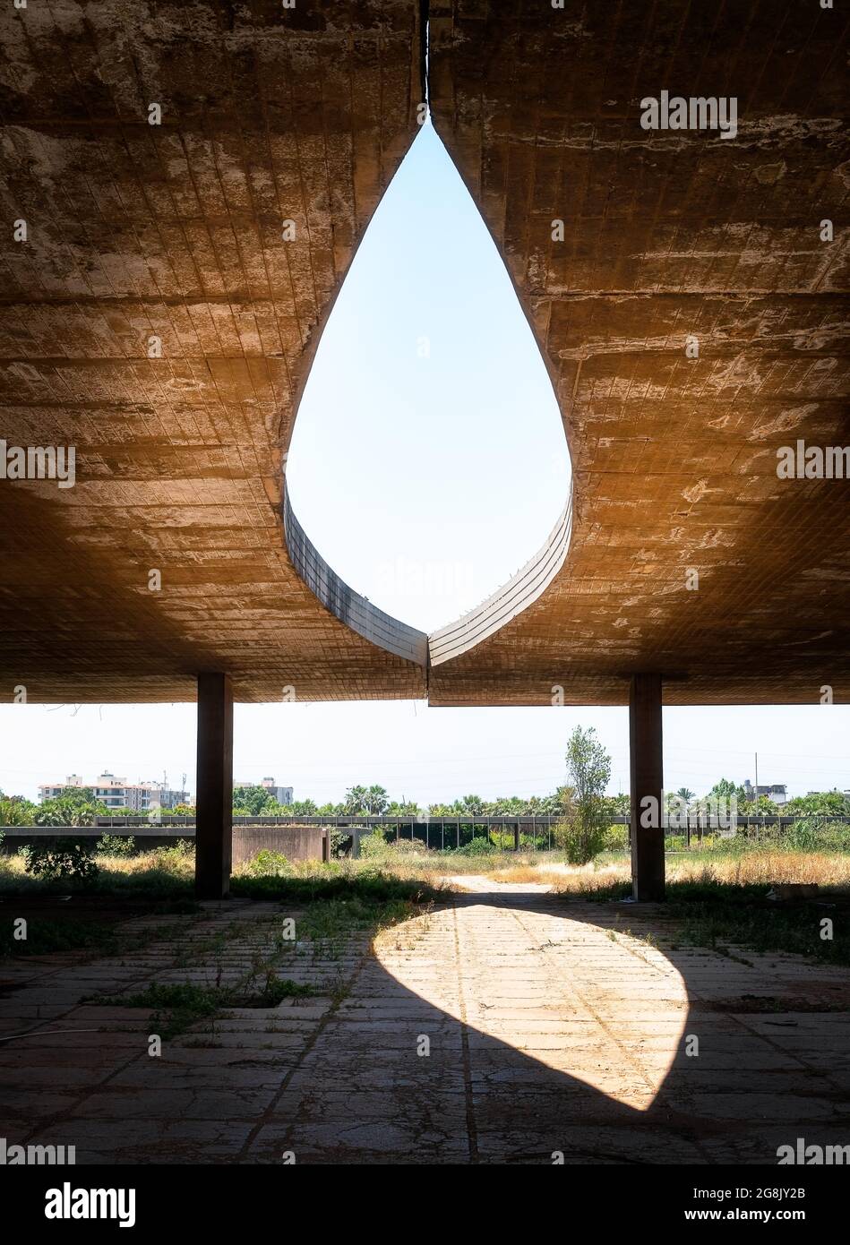 Abbandonato Rashid Karameh Fiera a Tripoli Libano progettato da Oscar Niemeyer Foto Stock