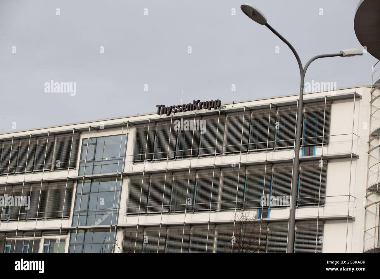ThyssenKrupp ist der größte deutsche Stahlproduzent und hat seinen Sitz im Ruhrgebiet in Essen. (Foto di Alexander Pohl/Sipa USA) Credit: Sipa USA/Alamy Live News Foto Stock