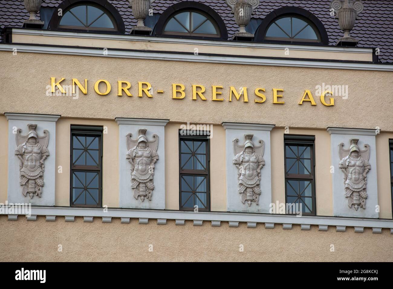 Der Hauptsitz von Knorr Bremse in München. Knorr-Bremse ist ein deutsches Unternehmen, welches weltweit führender Hersteller von Bremssystemen für Schienen- und Nutzfahrzeuge ist. 2018 ginging das Unternehmen an die Börse und ist aktuell im MDAX gelistet. (Foto di Alexander Pohl/Sipa USA) Foto Stock