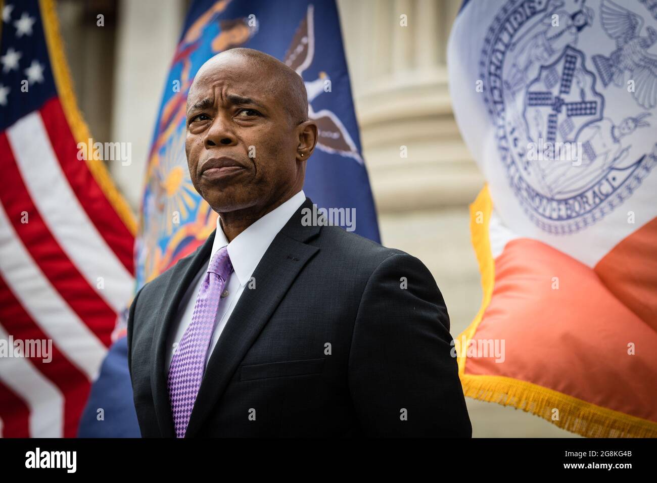 New York, New York, Stati Uniti. 19 luglio 2021. New York, New York, Stati Uniti. 19 Lug 2021. Il presidente del Brooklyn Borough Eric Adams parla a una conferenza stampa tenuta fuori dalla Borough Hall di Downtown, Brooklyn, lunedì 19 luglio 2021 a New York City, USA.Adams è attualmente in esecuzione come il canidato democratico per il sindaco ed è stato ad una conferenza stampa per annunciare il Hadiya Pendleton e Nasasia Pryear-Yard Gun Trafficking and Crime Prevention Act. Un disegno di legge che cerca di affrontare il trasferimento illegale di armi attraverso linee di stato.Credit: Stefan Geremia/ZUMA Wire (immagine di credito: © Stefan Geremia/ZUMA Press Wire) Foto Stock
