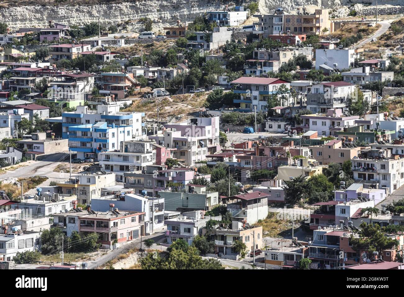 Mersin, Turchia. 21 luglio 2021. Una fotografia tratta dal Castello di Silifke mostra lo skyline urbano del quartiere di Silifke a Mersin, Turchia, mercoledì 21 luglio 2021. (Foto di Altan Gocher/GochreImagery/Sipa USA) Credit: Sipa USA/Alamy Live News Foto Stock