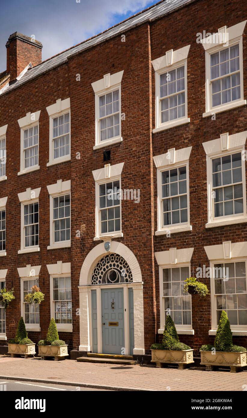 Regno Unito, Inghilterra, Worcestershire, Pershore, High Street, Storico albergo georgiano con elegante faro a ventaglio Foto Stock