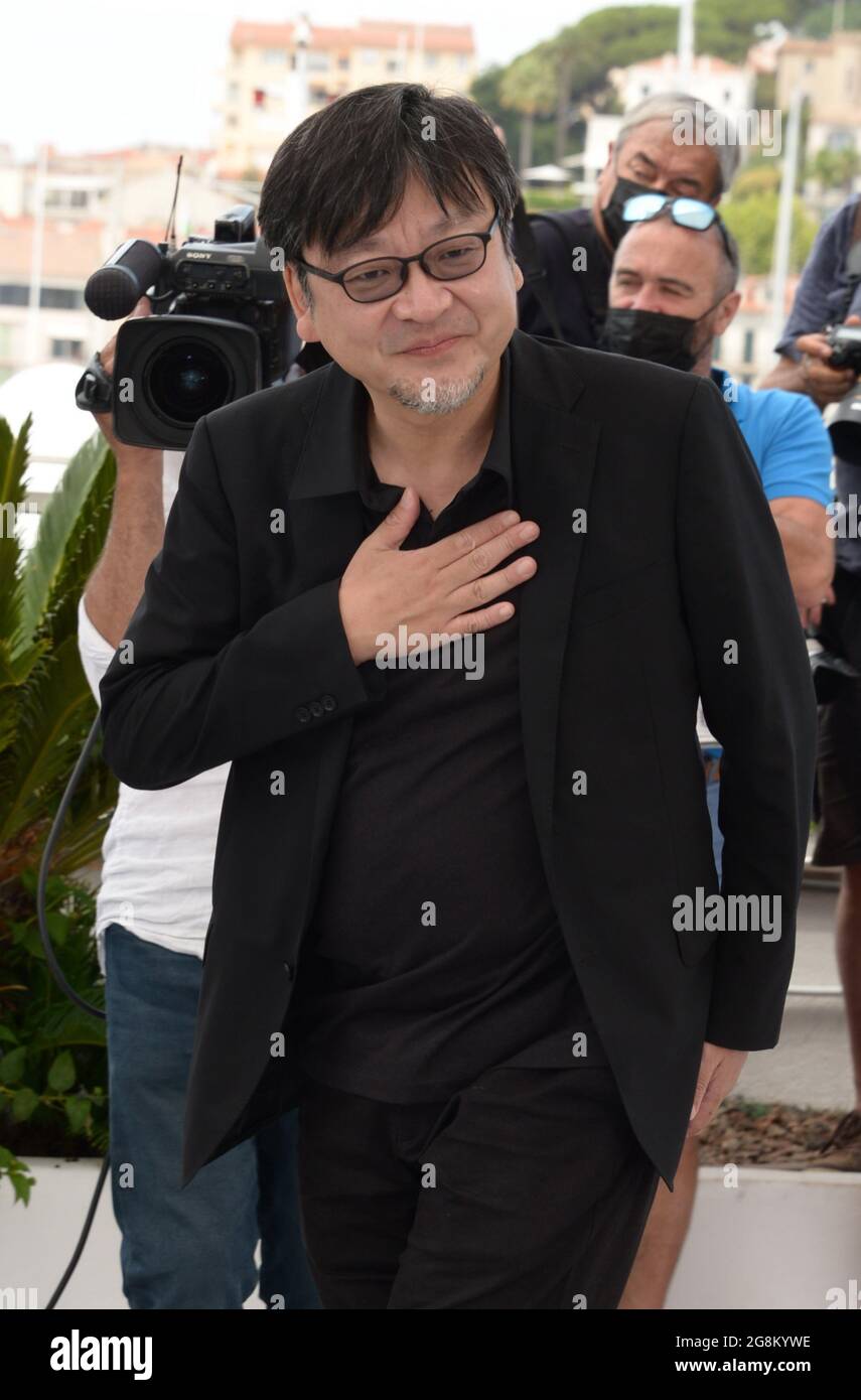 15 luglio 2021, CANNES, Francia: Il regista Mamoru Hosoda partecipa alla fotocellula ''Belle'' durante il 74a edizione del Festival del Cinema di Cannes il 15 luglio 2021 a Cannes, Francia. (Immagine di credito: © Frederick InjimbertZUMA Press Wire) Foto Stock