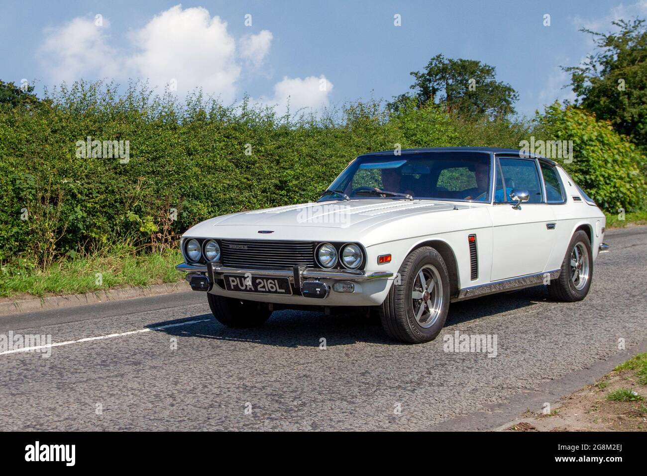 Anni '1973 70 '70 bianco Jensen Interceptor III 2dr 6276cc benzina auto sportiva britannica in rotta per la mostra d'auto classica di luglio Capesthorne Hall, Cheshire, Regno Unito Foto Stock