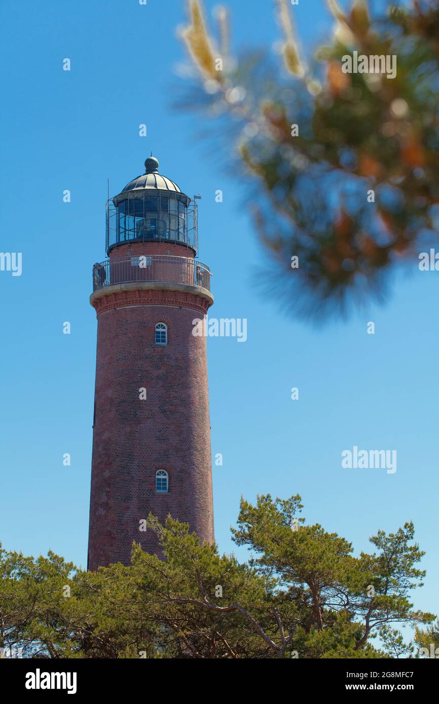 Vecchio faro vicino Prerow sul Mar Baltico in Germania Foto Stock