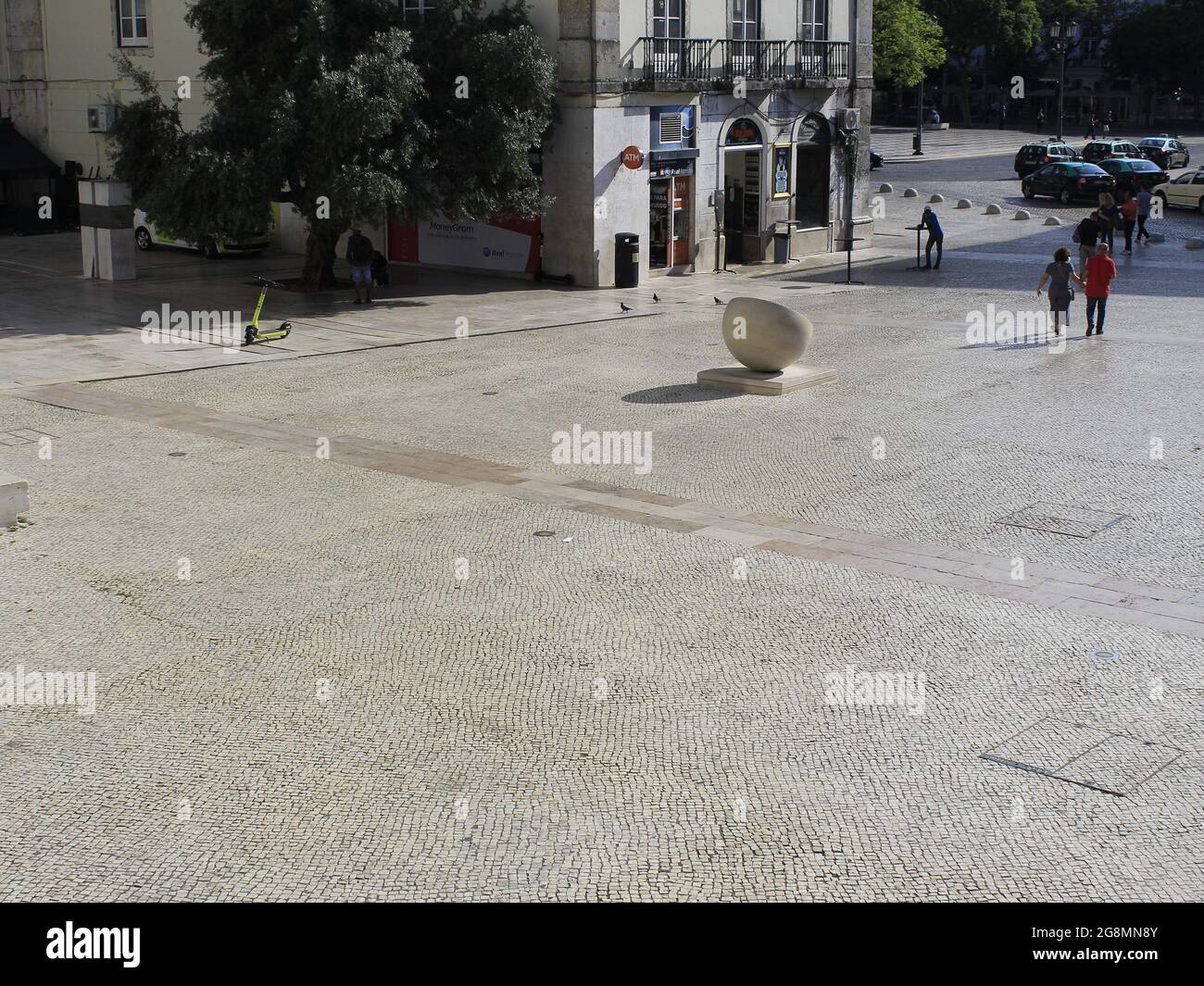 Lisboa, Lisboa Portogallo. 21 luglio 2021. (INT) Vista della chiesa di Sao Domingos, a Lisbona. 21 luglio 2021, Lisbona, Portogallo: Vista della chiesa di Sao Domingos, a Lisbona, Mercoledì (21). Costruita nel XIII secolo, per ordine del re Sancho II, con la sua prima pietra nel 1241, fu oggetto di numerose campagne di opere che alteravano le sue caratteristiche medievali. Fu qui che iniziò il massacro di Lisbona del 1506. Il terremoto del 1531 ha forzato una nuova ricostruzione nel 1536. (Credit Image: © Edson De Souza/TheNEWS2 via ZUMA Press Wire) Foto Stock