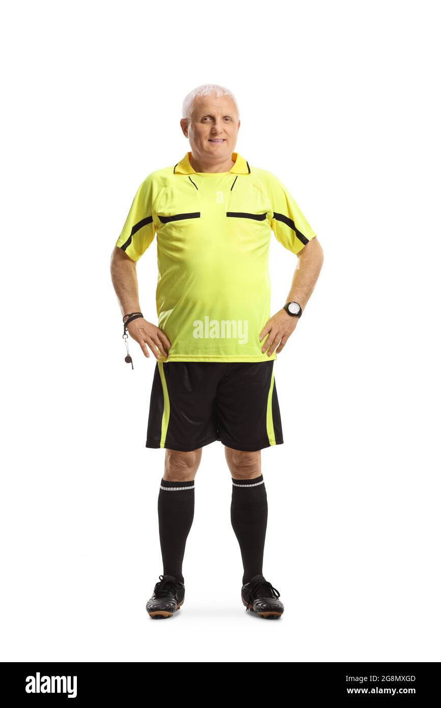 Arbitro di calcio con un fischio intorno al polso in posa isolata su sfondo bianco Foto Stock