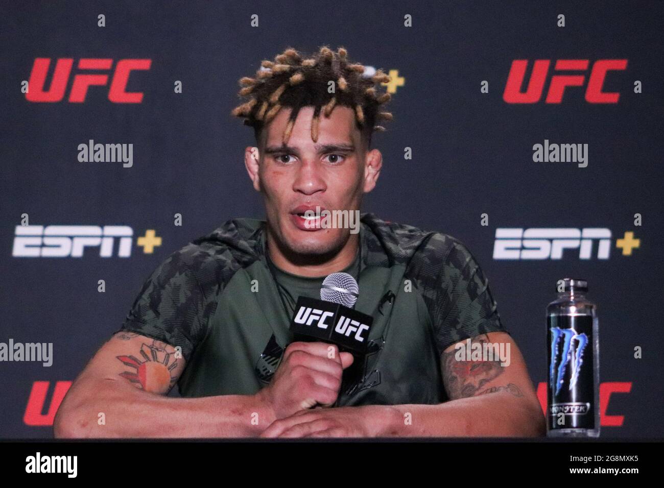 Las Vegas, Nevada, Stati Uniti. 21 luglio 2021. LAS VEGAS, NV - LUGLIO 21: Jordan Williams interagisce con i media durante la UFC Vegas 32: Media Day all'UFC Apex il 21 luglio 2021 a Las Vegas, Nevada, Stati Uniti. (Foto di Diego Ribas/PxImages) Credit: PX Images/Alamy Live News Foto Stock