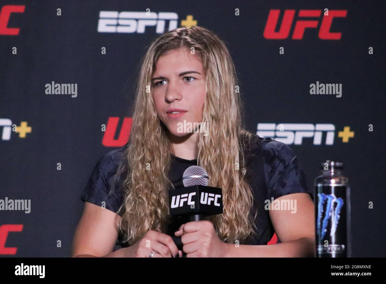 Las Vegas, Nevada, Stati Uniti. 21 luglio 2021. LAS VEGAS, NV - 21 LUGLIO: Miranda Maverick interagisce con i media durante la UFC Vegas 32: Media Day all'UFC Apex il 21 luglio 2021 a Las Vegas, Nevada, Stati Uniti. (Foto di Diego Ribas/PxImages) Credit: PX Images/Alamy Live News Foto Stock