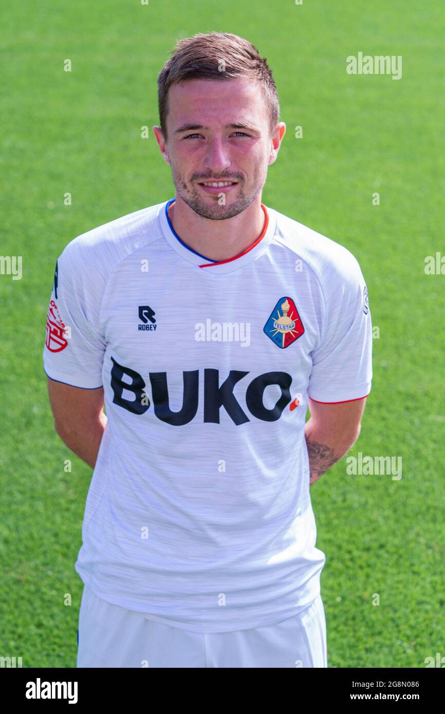 Velzen Zuid, Paesi Bassi. 21 luglio 2021. VELZEN-ZUID, PAESI BASSI - LUGLIO 21: Sven van Dogorm di Telstar durante la presentazione della squadra di sc Telstar al Rabobank IJmond Stadion il 21 Luglio 2021 a Velzen-Zuid, Paesi Bassi (Foto di Wim Wobbes/Orange Pictures) Credit: Orange Pics BV/Alamy Live News Foto Stock