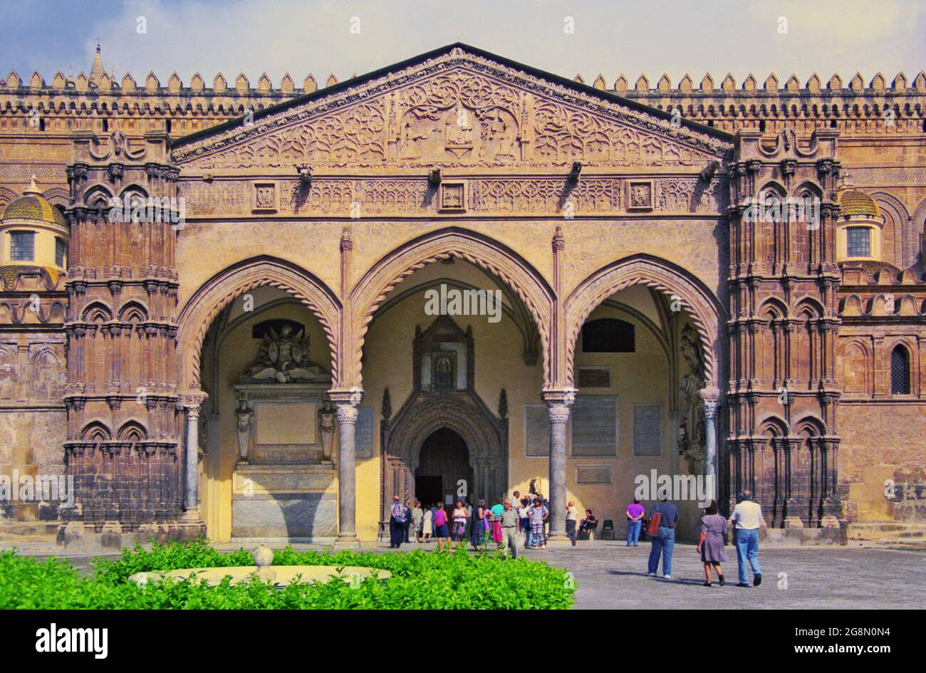 Cattedrale di Palermo. Il famoso portico di Antonio Gambara. Foto Stock