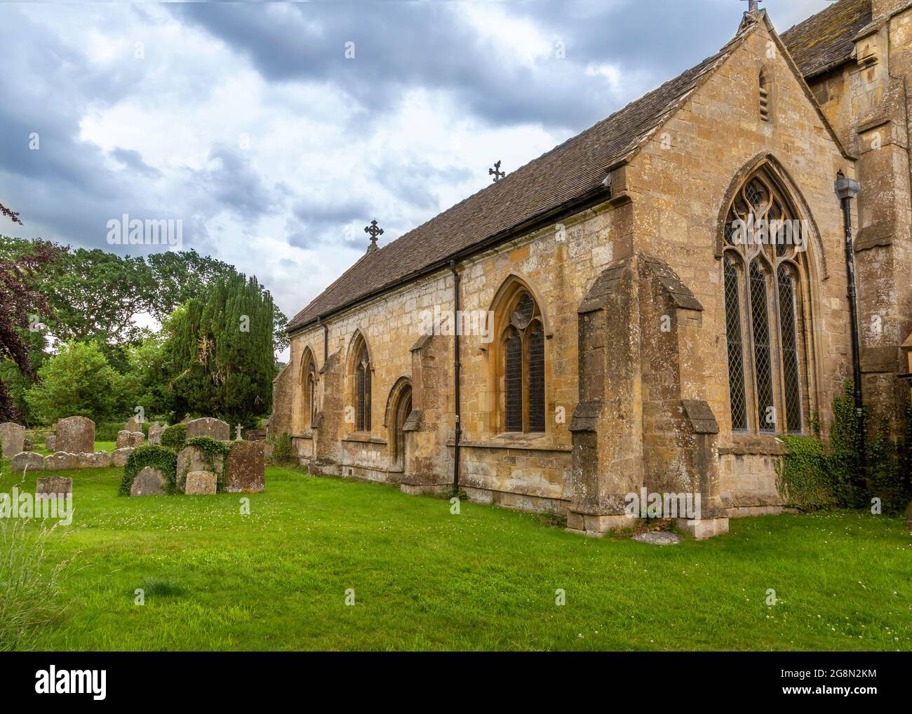 Chiesa di San Lorenzo nel villaggio Gloucestershire di Mickleton Foto Stock