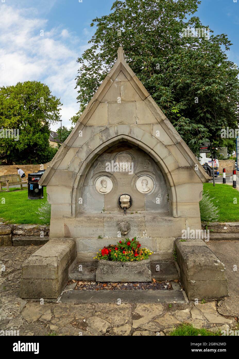 Pietra commemorativa alla chiesa di San Lorenzo a Mickleton, Gloucestershire. Foto Stock