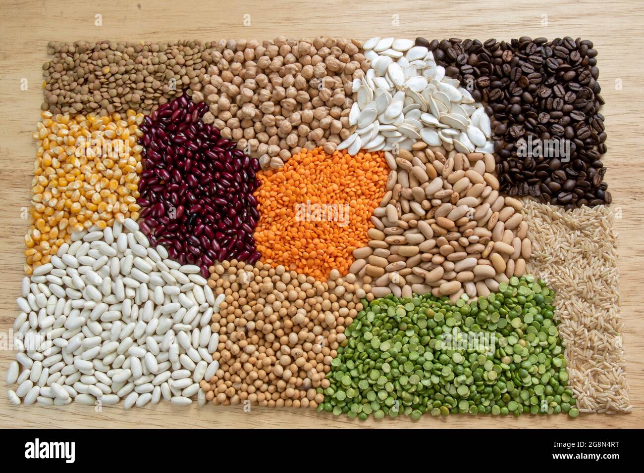 Porzioni di diverse varietà di cereali e di semi alimentari secchi. Esempi di sorgenti di fibre nella vista dall'alto Foto Stock