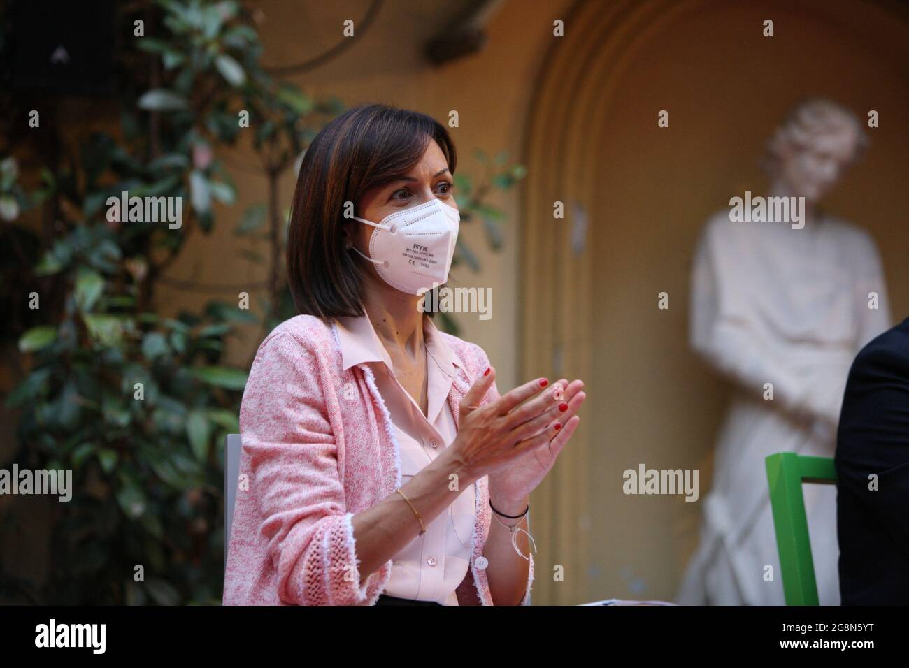 Napoli, Italia. 21 luglio 2021. Firmato a Napoli, l'accordo di collaborazione culturale e sociale tra l'Ambasciata britannica in Italia e la FOQUS, la Fondazione che dal 2013 lavora per lo sviluppo dei quartieri spagnoli (Quartieri Spagnoli). Nella foto Mara Carfagna, Ministro per il Sud e la coesione territoriale (Foto di Salvatore Esposito/Pacific Press) Credit: Pacific Press Media Production Corp./Alamy Live News Foto Stock