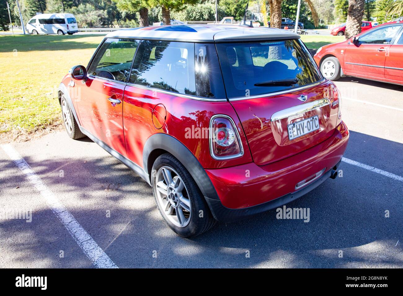 Red 2013 Mini Cooper con tetto dipinto Union Jack a Sydney, Australia Foto Stock