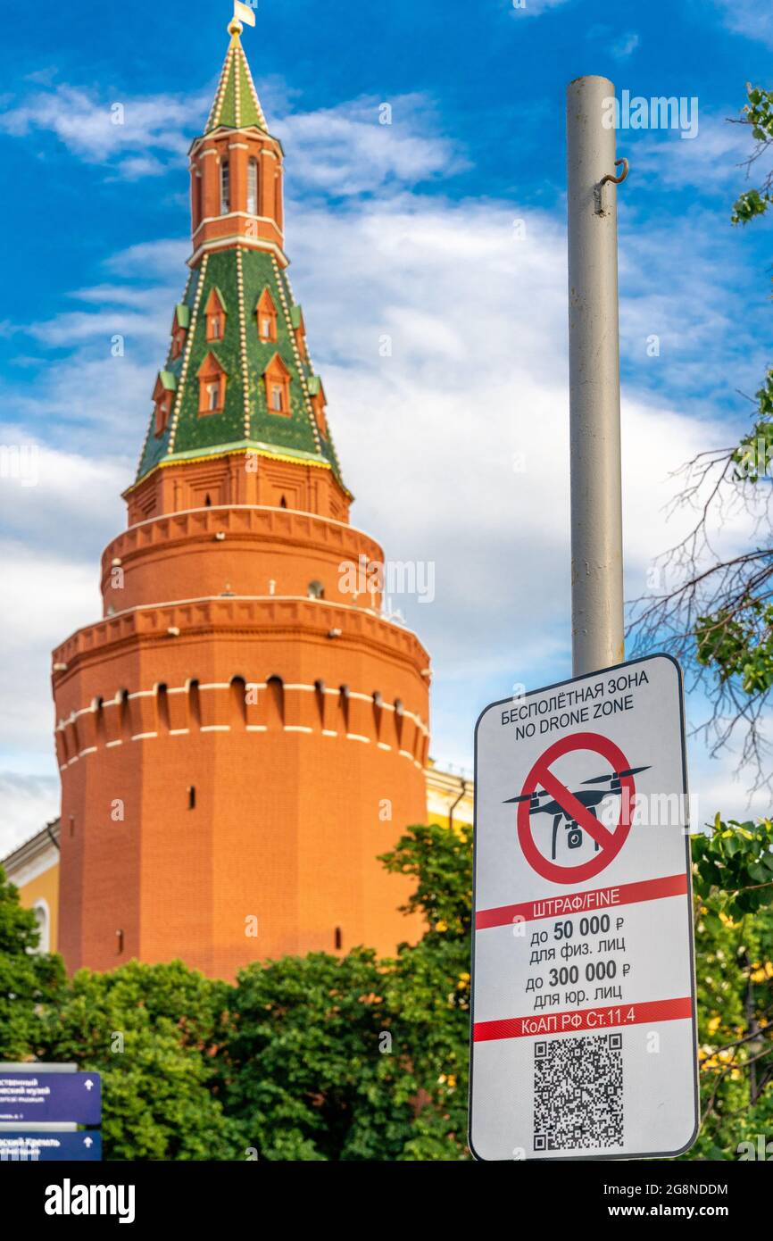 Nessun segno di drone con multe fino a 300000 rubli, o 4000 dollari, che proibiscono i droni volanti sopra il Cremlino, Mosca, Russia Foto Stock