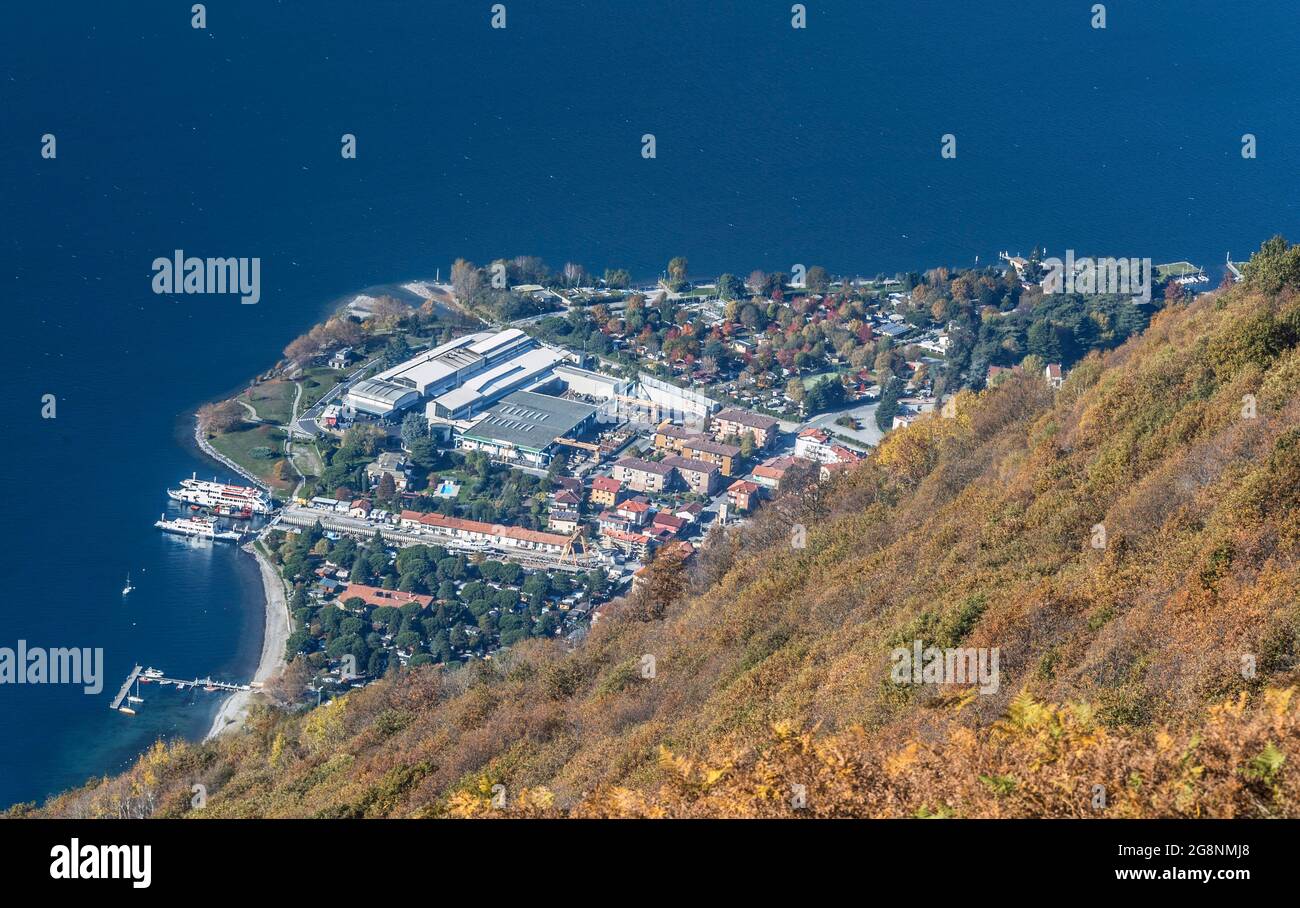 Paesaggio del Lago di Como e della penisola di Dervio, Lago di Como, Lombardia, Italia, Europa Foto Stock