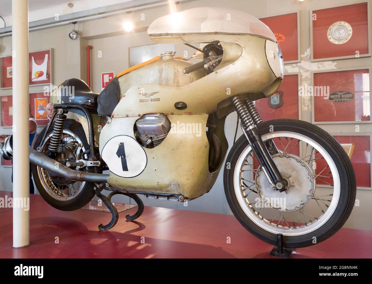 Moto Guzzi modello V7 RECORD, Museo storico della moto Moto Guzzi, Mandello del Lario, Lago di Como, Lombardia, Italia, Europa Foto Stock