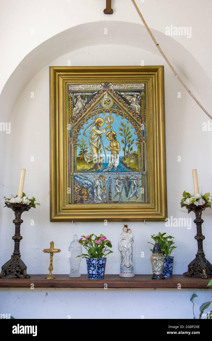 Interno di una cappella di campagna con decorazione, Repubblica Ceca. Foto Stock