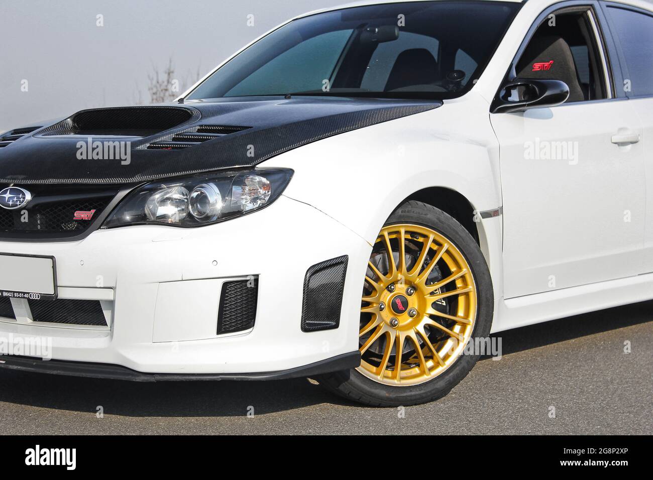 Kiev, Ucraina - 25 marzo 2015: Subaru Impreza WRX STI in città Foto Stock
