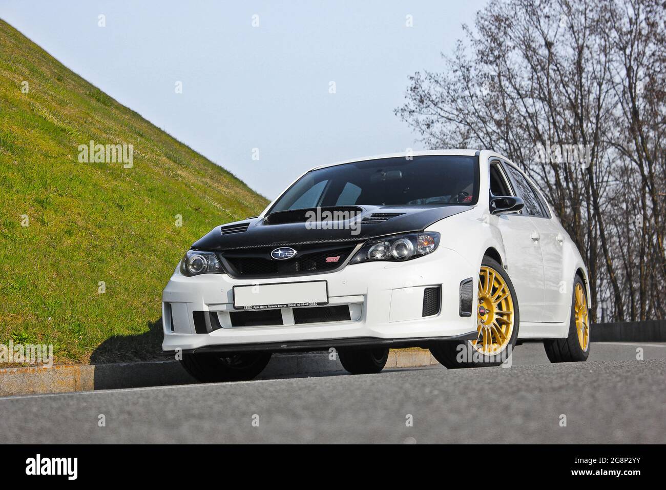 Kiev, Ucraina - 25 marzo 2015: Subaru Impreza WRX STI in città Foto Stock