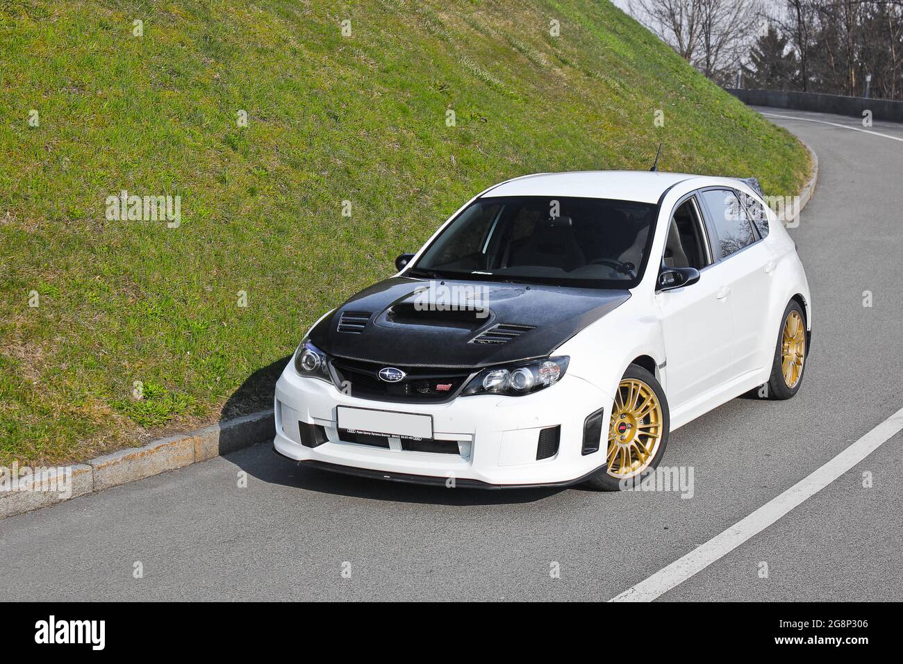Kiev, Ucraina - 25 marzo 2015: Subaru Impreza WRX STI in città Foto Stock