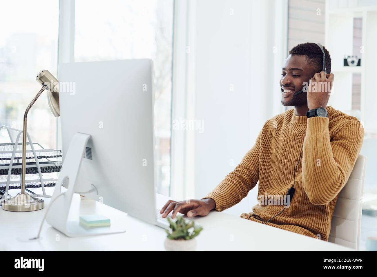 Ha le conoscenze per assistere con qualsiasi richiesta Foto Stock
