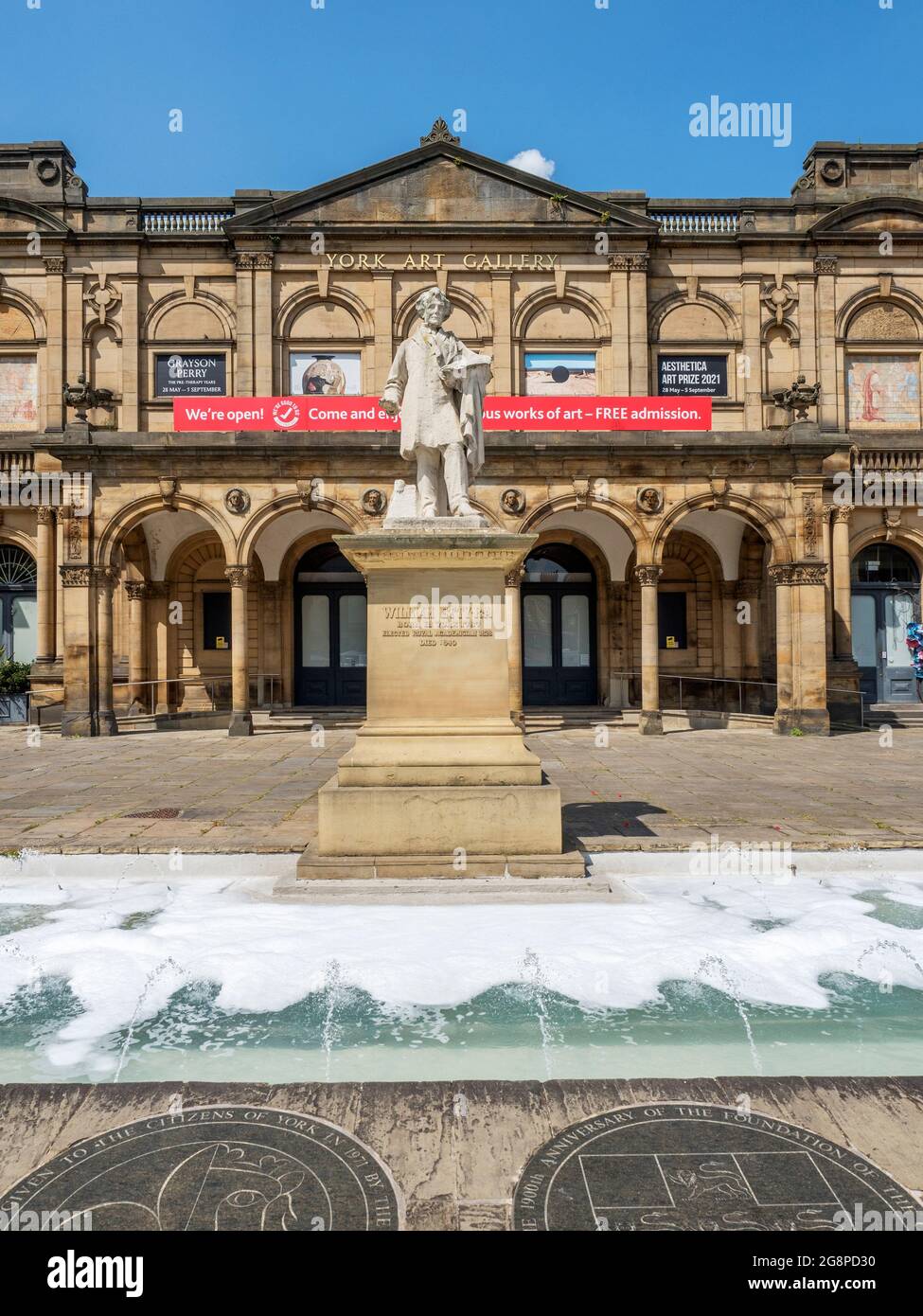 Statua di William Etty di fronte alla York Art Gallery in estate a Exhibition Square York Yorkshire Inghilterra Foto Stock