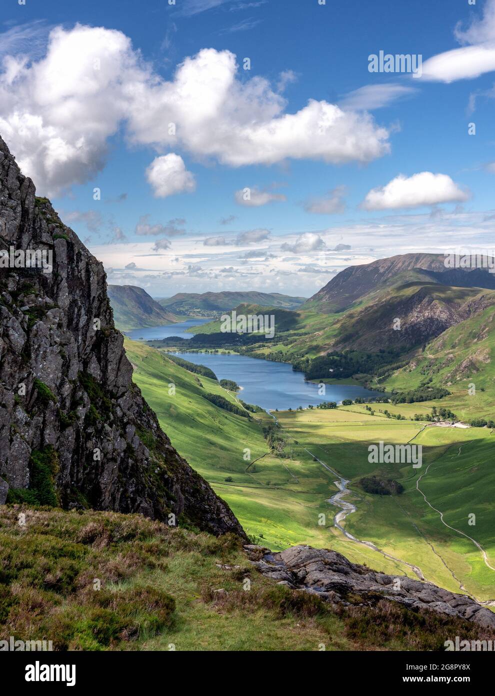 Buttermere e Crummock Water da Warnscale Beck sotto Haystack nel Lake District UK Foto Stock