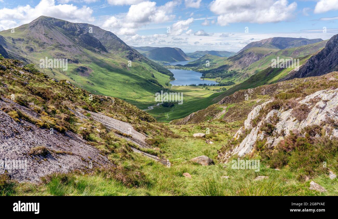 Buttermere e Crummock Water da Warnscale Beck sotto Haystack nel Lake District UK Foto Stock